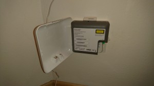 Das Glasfasermodem innerhalb der Dose